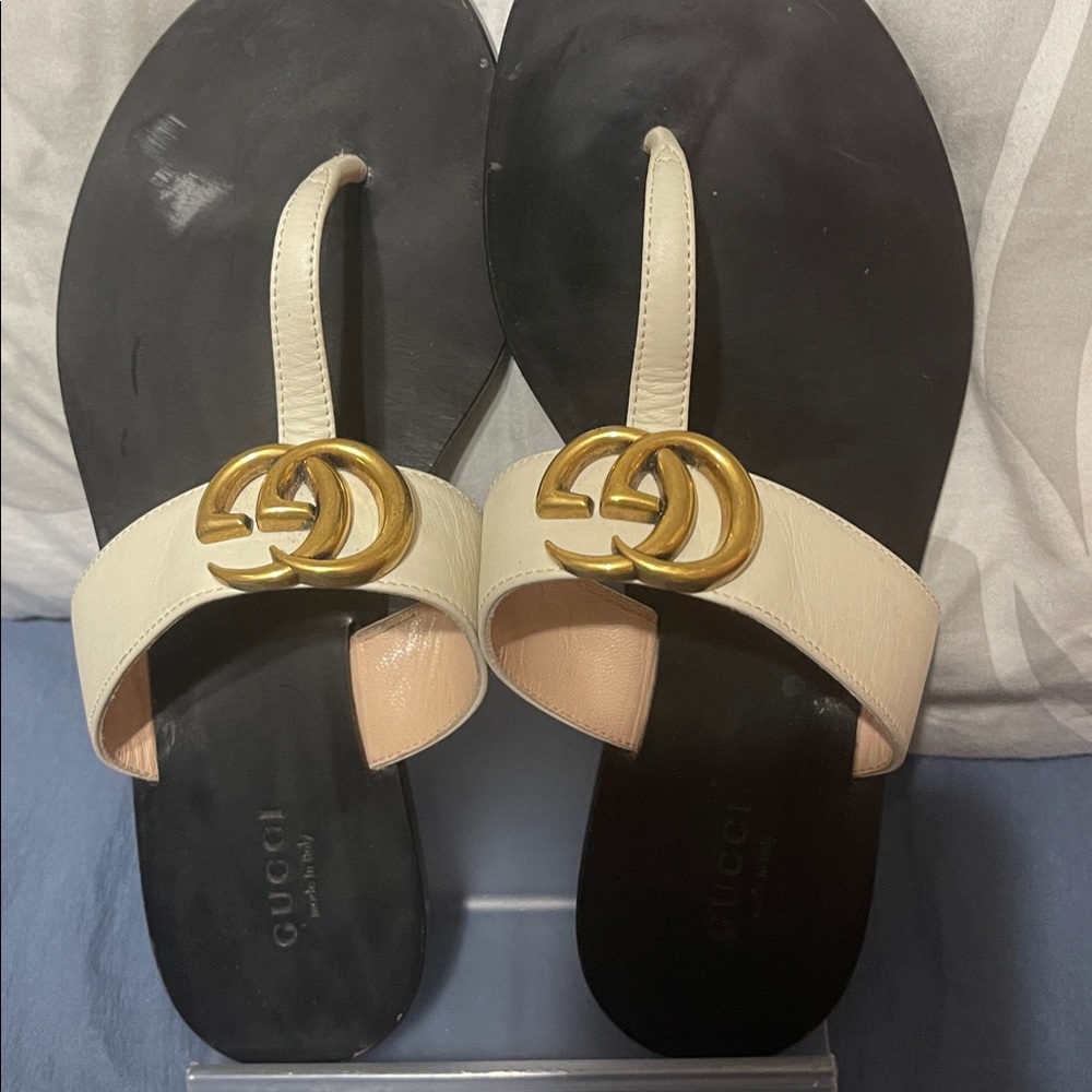 Gucci Women's Sandals in Black and Cream - Picture 2 of 5